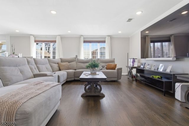 431 Forest St, Kearny Town, NJ 07032