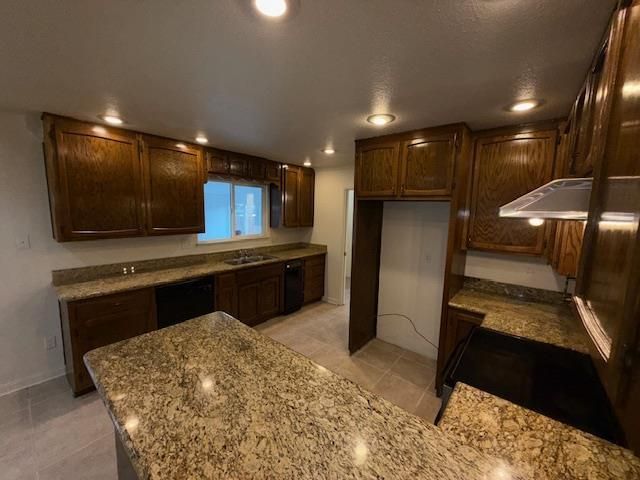 2516 Continental Dr, Modesto, CA 95355