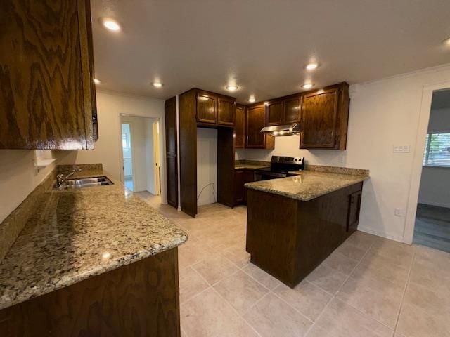 2516 Continental Dr, Modesto, CA 95355