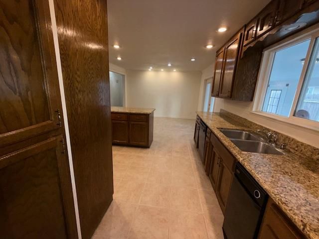 2516 Continental Dr, Modesto, CA 95355