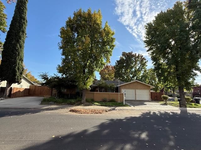 2516 Continental Dr, Modesto, CA 95355