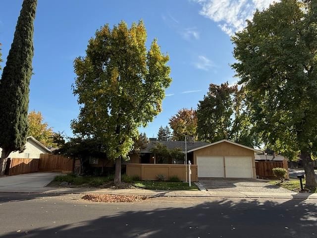 2516 Continental Dr, Modesto, CA 95355