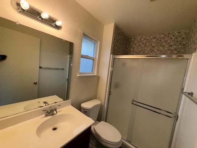 2516 Continental Dr, Modesto, CA 95355