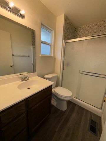 2516 Continental Dr, Modesto, CA 95355