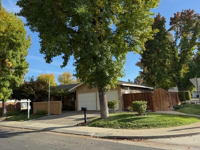 2516 Continental Dr, Modesto, CA 95355