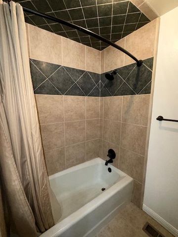 2516 Continental Dr, Modesto, CA 95355