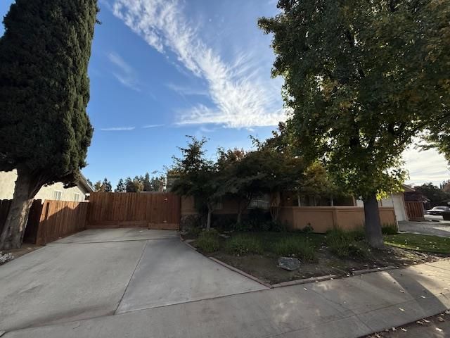 2516 Continental Dr, Modesto, CA 95355