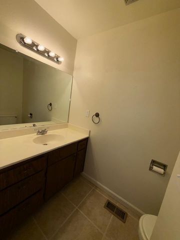 2516 Continental Dr, Modesto, CA 95355