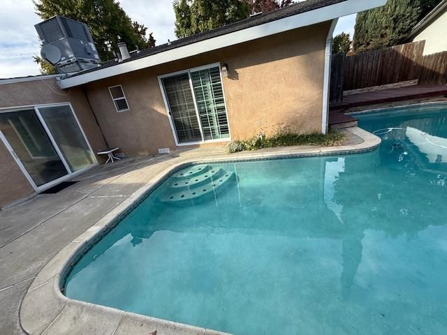 2516 Continental Dr, Modesto, CA 95355