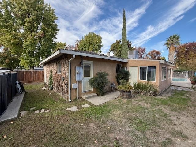 2516 Continental Dr, Modesto, CA 95355