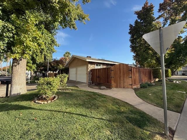 2516 Continental Dr, Modesto, CA 95355