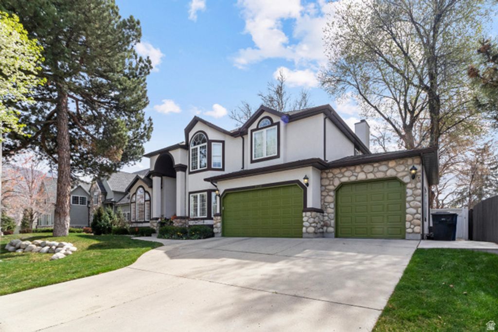 Image 2 of property listing at 1938 E VINTAGE WOODS CT, Holladay, UT 84117