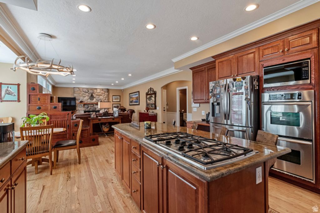 Image 8 of property listing at 1938 E VINTAGE WOODS CT, Holladay, UT 84117