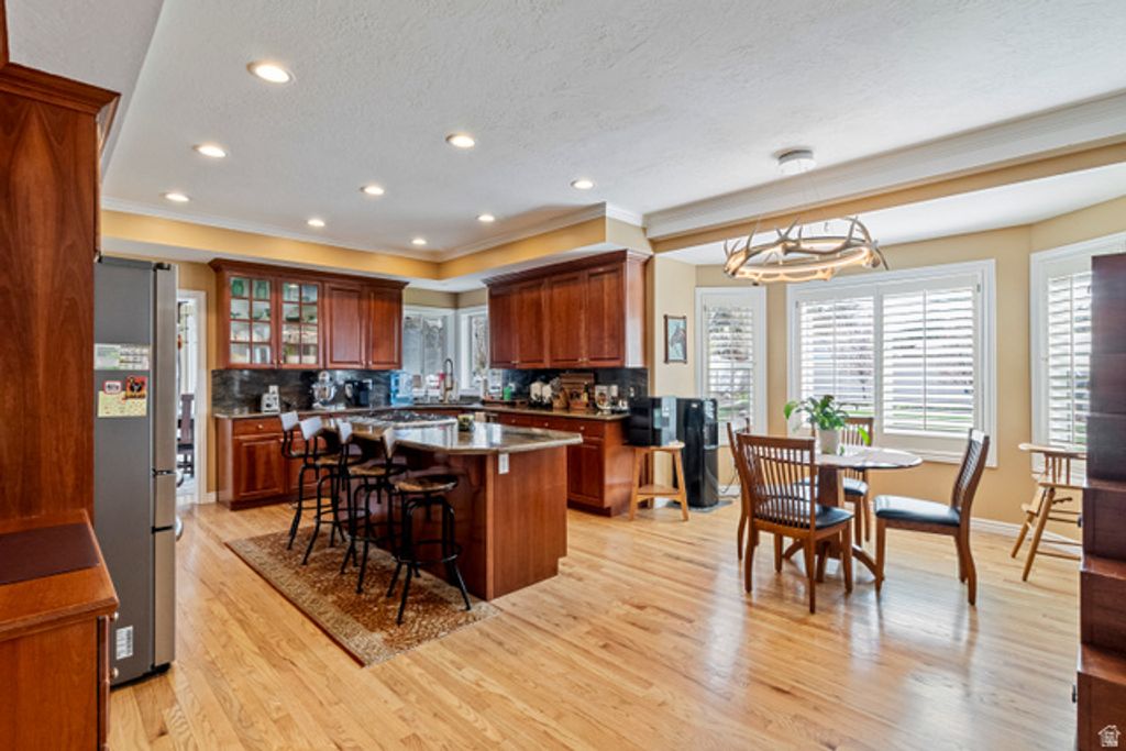 Image 10 of property listing at 1938 E VINTAGE WOODS CT, Holladay, UT 84117