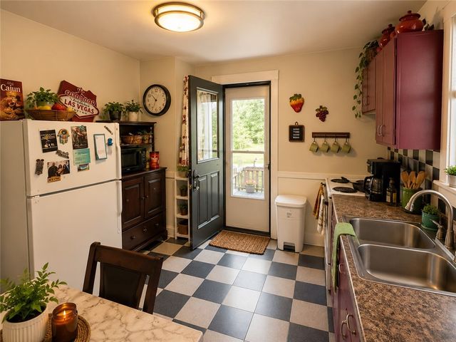 3764 Lake Avenue, Rochester, NY 14612