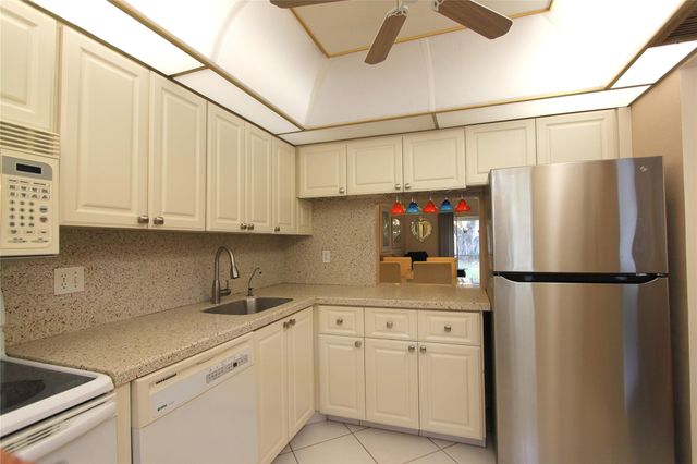 7490 NW 1st St 102, Margate, FL 33063