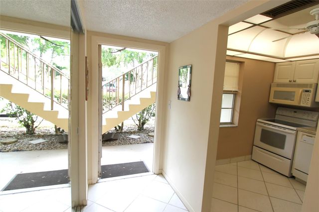 7490 NW 1st St 102, Margate, FL 33063