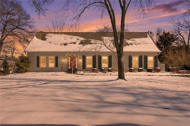 9815 Overbrook Road, Leawood, KS 66206