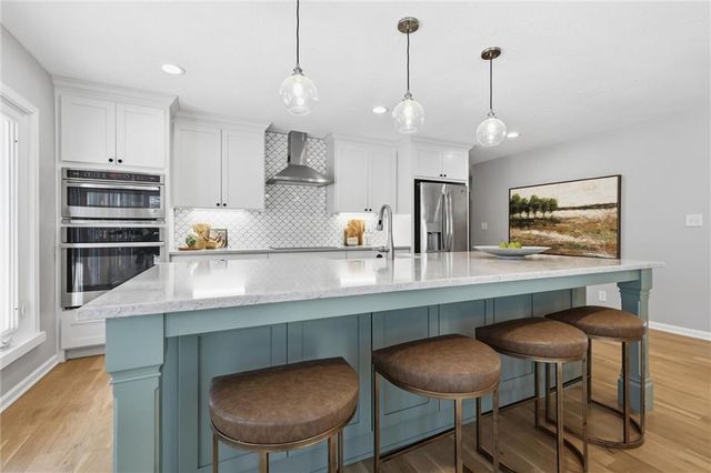 9815 Overbrook Road, Leawood, KS 66206