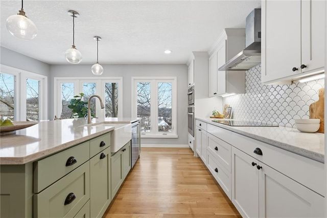 9815 Overbrook Road, Leawood, KS 66206