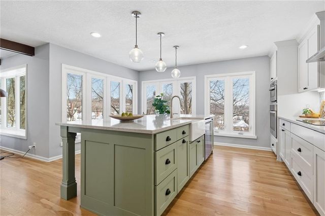 9815 Overbrook Road, Leawood, KS 66206