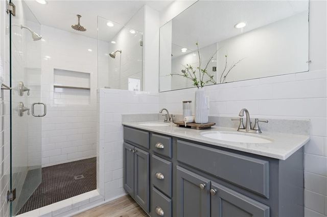 9815 Overbrook Road, Leawood, KS 66206