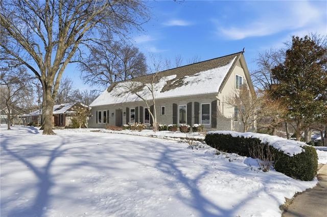 9815 Overbrook Road, Leawood, KS 66206