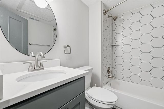 9815 Overbrook Road, Leawood, KS 66206