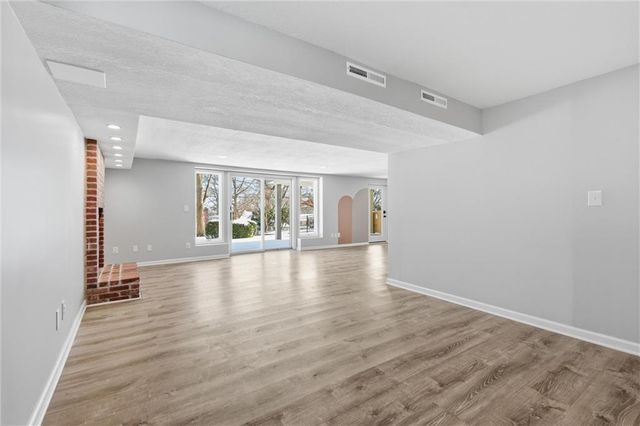 9815 Overbrook Road, Leawood, KS 66206