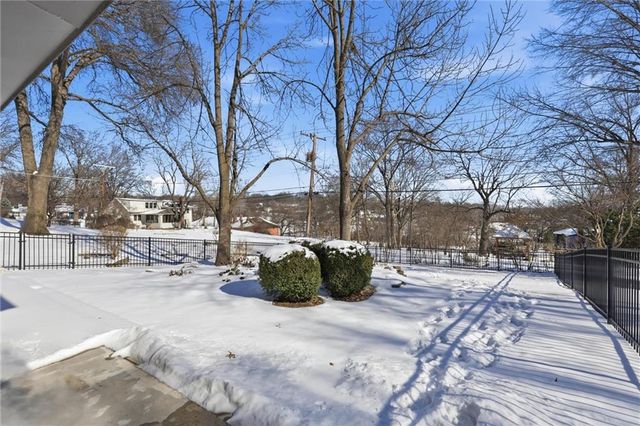 9815 Overbrook Road, Leawood, KS 66206