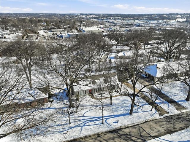 9815 Overbrook Road, Leawood, KS 66206