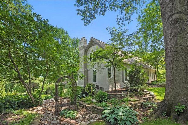 9815 Overbrook Road, Leawood, KS 66206