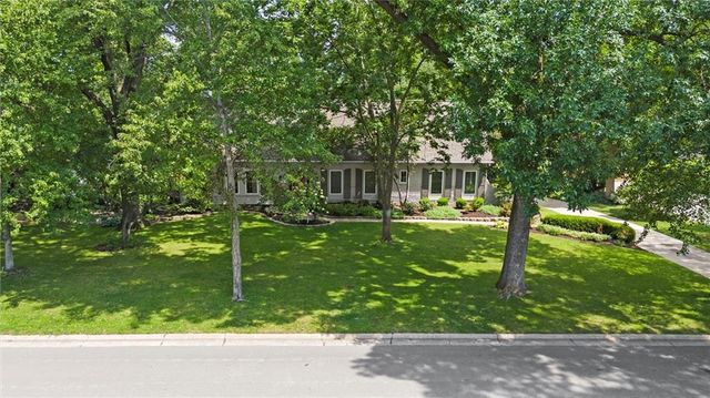 9815 Overbrook Road, Leawood, KS 66206