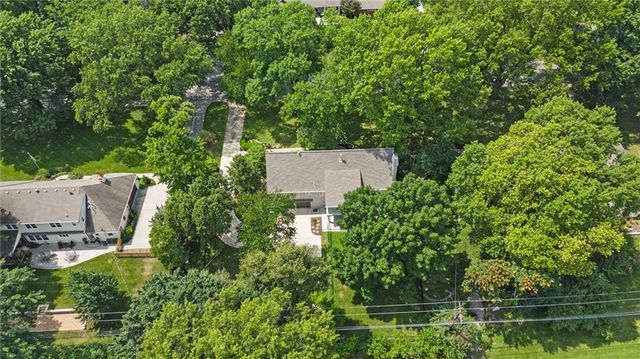 9815 Overbrook Road, Leawood, KS 66206