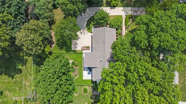 9815 Overbrook Road, Leawood, KS 66206