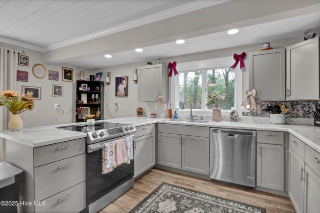 1755 E Wilmington Street Ext, Saint Helena, NC 28425