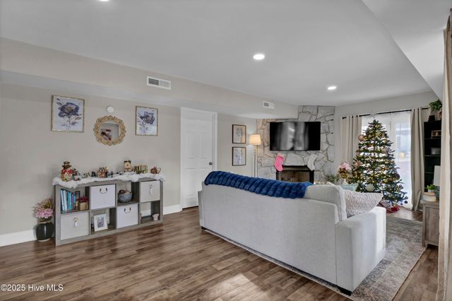 1755 E Wilmington Street Ext, Saint Helena, NC 28425