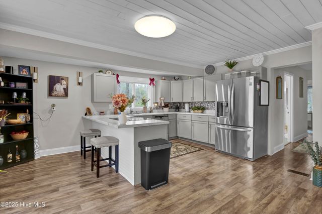 1755 E Wilmington Street Ext, Saint Helena, NC 28425