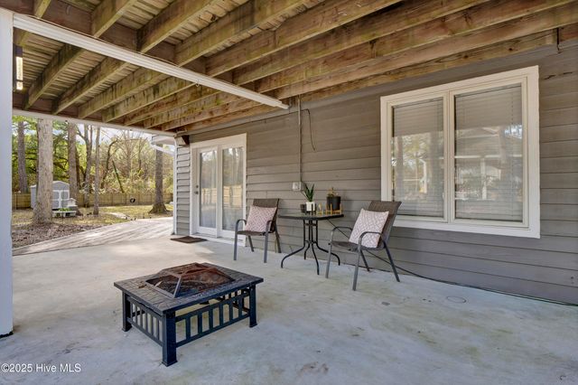 1755 E Wilmington Street Ext, Saint Helena, NC 28425