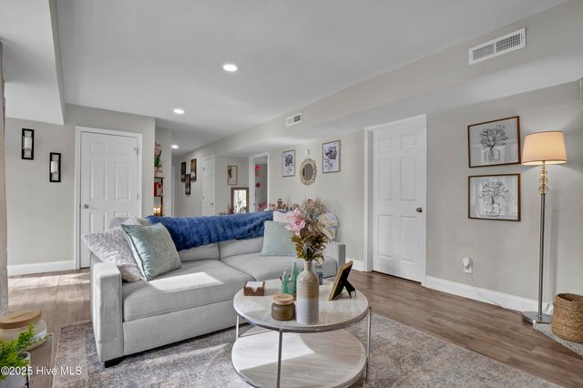 1755 E Wilmington Street Ext, Saint Helena, NC 28425