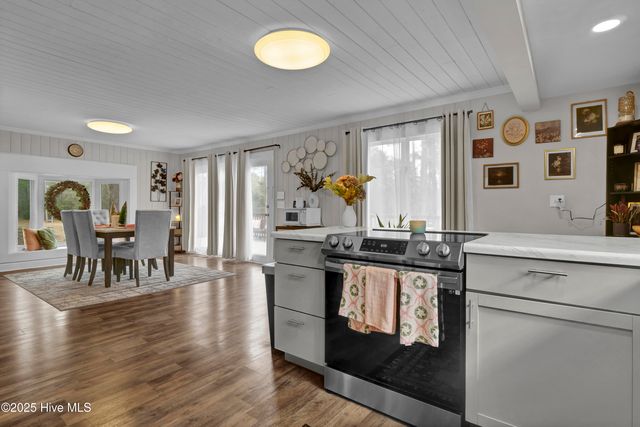 1755 E Wilmington Street Ext, Saint Helena, NC 28425