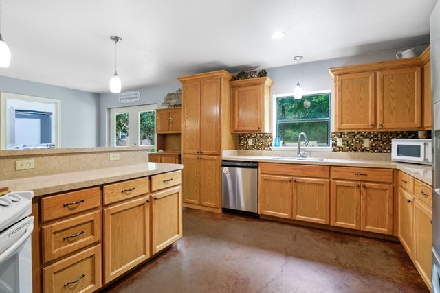 726 King Cecil Court, Scroggins, TX 75480