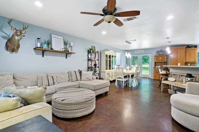 726 King Cecil Court, Scroggins, TX 75480