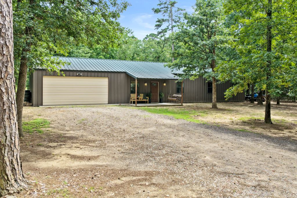 726 King Cecil Court, Scroggins, TX 75480