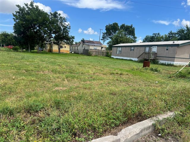 000 Pine Street, Baytown, TX 77520