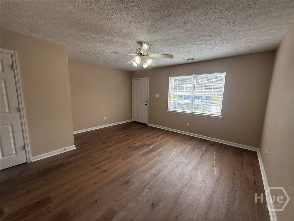 Image 3 of property listing at 74 Casey Drive F, Richmond Hill, GA 31324