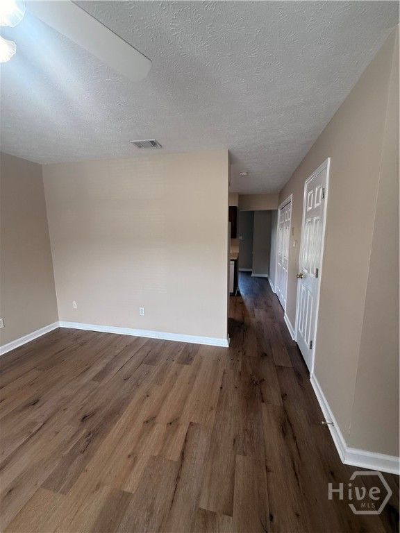 Image 4 of property listing at 74 Casey Drive F, Richmond Hill, GA 31324