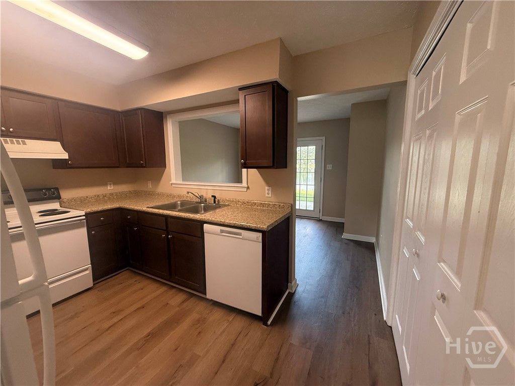 Image 5 of property listing at 74 Casey Drive F, Richmond Hill, GA 31324