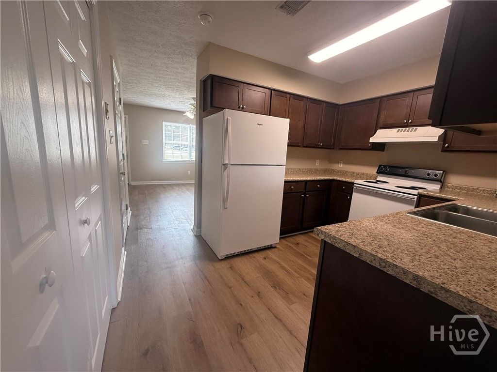 Image 6 of property listing at 74 Casey Drive F, Richmond Hill, GA 31324