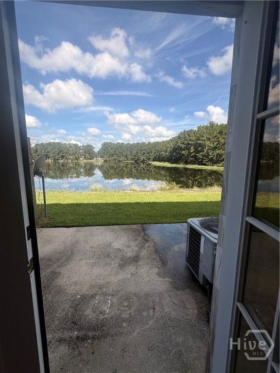 Image 9 of property listing at 74 Casey Drive F, Richmond Hill, GA 31324